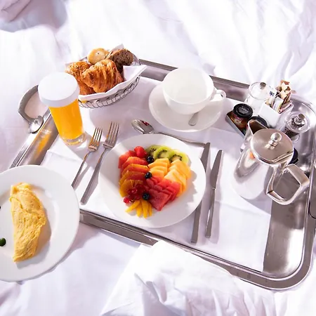 Des Trois Couronnes & - The Leading Of The World 5*