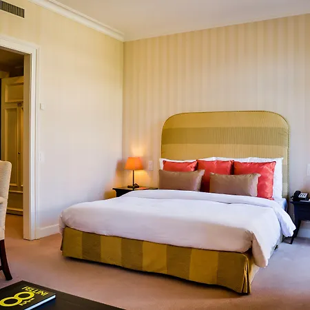 Des Trois Couronnes & - The Leading Of The World Vevey