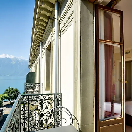 Des Trois Couronnes & - The Leading Of The World 5*