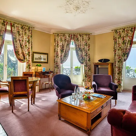 Des Trois Couronnes & - The Leading Of The World Otel