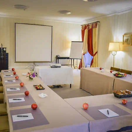 Des Trois Couronnes & - The Leading Of The World Hotel