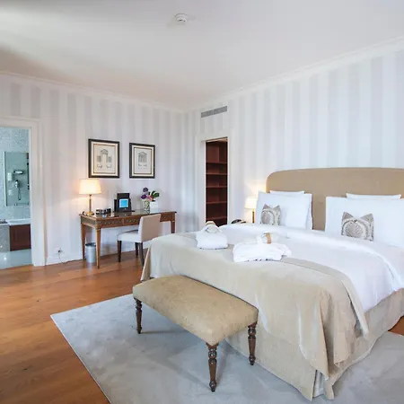 Des Trois Couronnes & - The Leading Of The World 5*