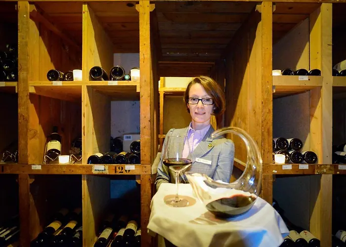 Des Trois Couronnes & - The Leading Of The World 沃韦