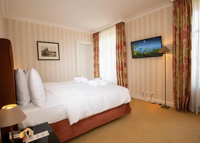 Des Trois Couronnes & - The Leading Of The World Hotel