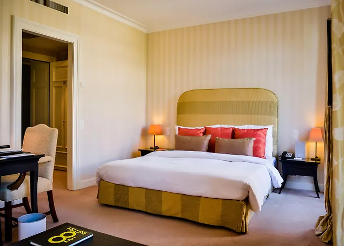 Des Trois Couronnes & - The Leading Of The World Vevey