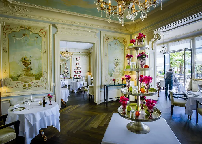 Des Trois Couronnes & - The Leading Of The World Vevey