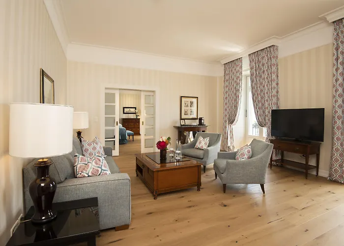 Des Trois Couronnes & - The Leading Of The World Hotel