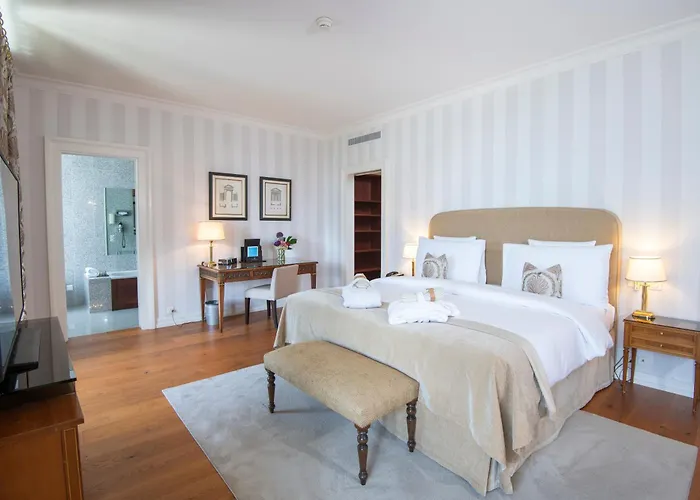 Des Trois Couronnes & - The Leading Of The World 5*