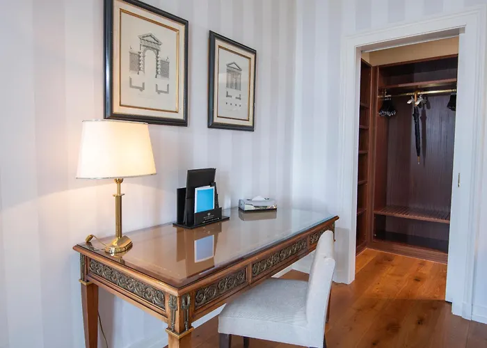 Des Trois Couronnes & - The Leading Of The World 5* Vevey