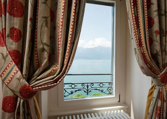 Des Trois Couronnes & - The Leading Of The World