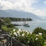 Des Trois Couronnes & - The Leading Of The World