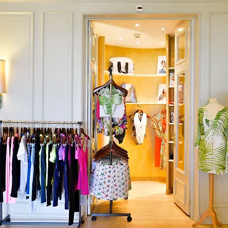 Des Trois Couronnes & - The Leading Of The World 5*