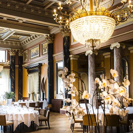 Des Trois Couronnes & - The Leading Of The World 5*