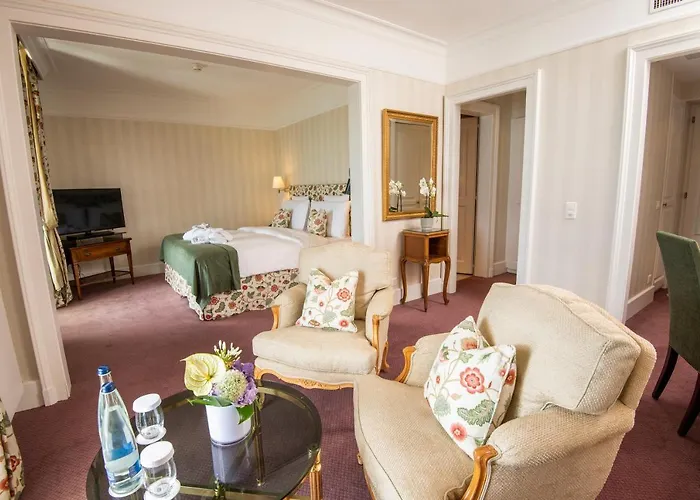 Des Trois Couronnes & - The Leading Of The World 5* Βεβέ