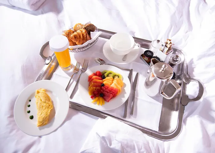 Des Trois Couronnes & - The Leading Of The World 5*