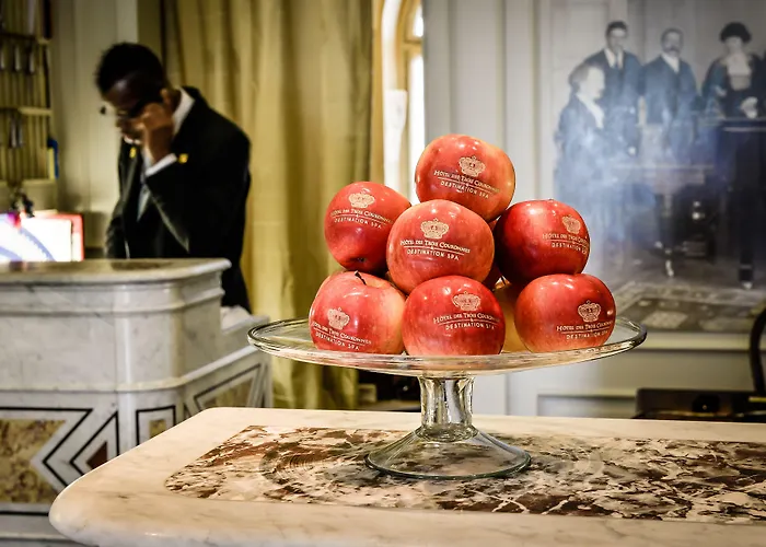 Des Trois Couronnes & - The Leading Of The World 5*