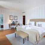 Des Trois Couronnes & - The Leading Of The World 5*