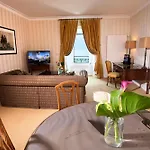 Des Trois Couronnes & - The Leading Of The World Hotel