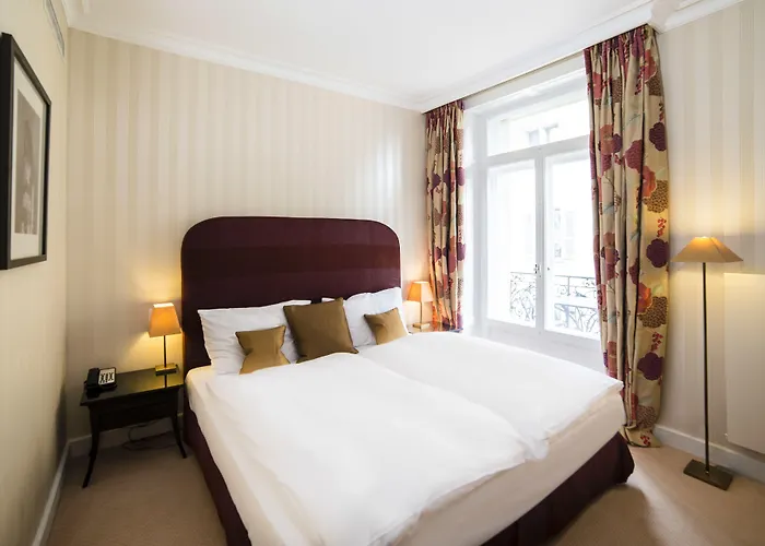 Des Trois Couronnes & - The Leading Of The World ヴェヴェイ