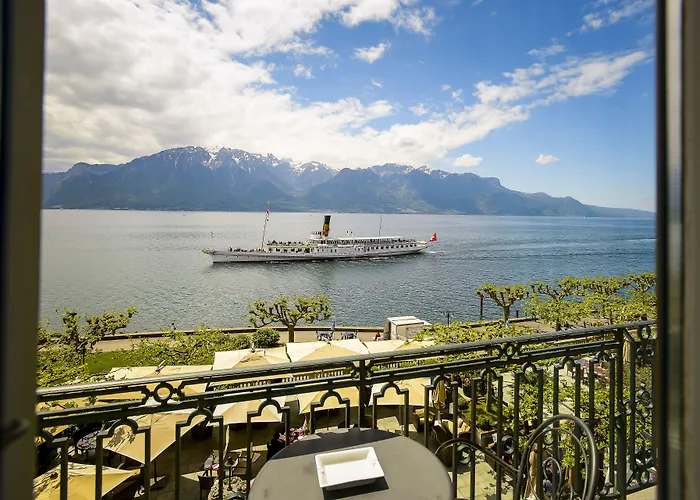 Des Trois Couronnes & - The Leading Of The World